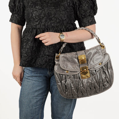 Miu Miu Matelassé Coffer Hobo-Tasche aus Lux Leder