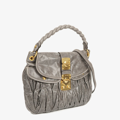 Miu Miu Matelassé Coffer Hobo-Tasche aus Lux Leder