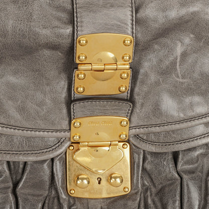 Miu Miu Matelassé Coffer Hobo-Tasche aus Lux Leder