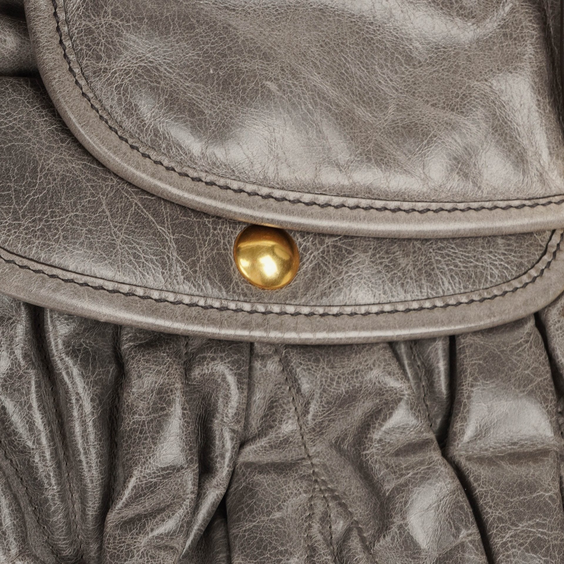 Miu Miu Matelassé Coffer Hobo-Tasche aus Lux Leder