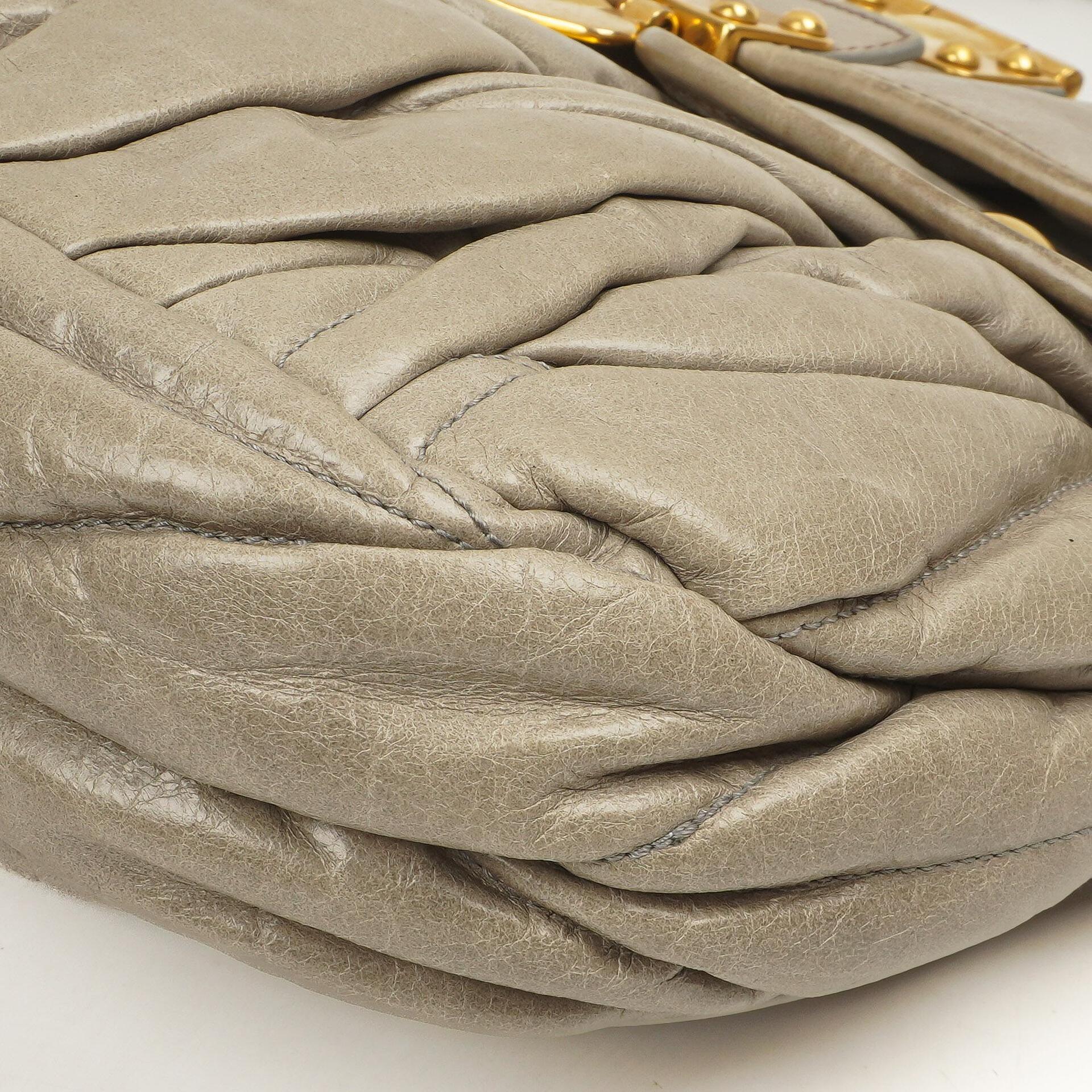 Miu Miu Matelasse Lux Napa Leder Grau Coffer Hobo Tasche