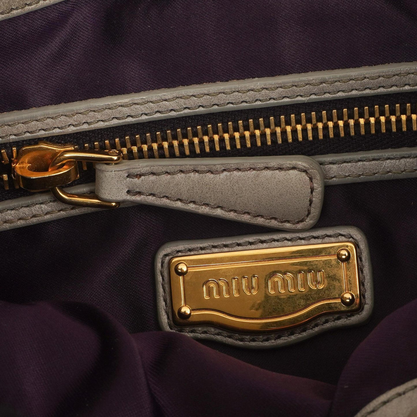 Miu Miu Matelasse Lux Napa Leder Grau Coffer Hobo Tasche