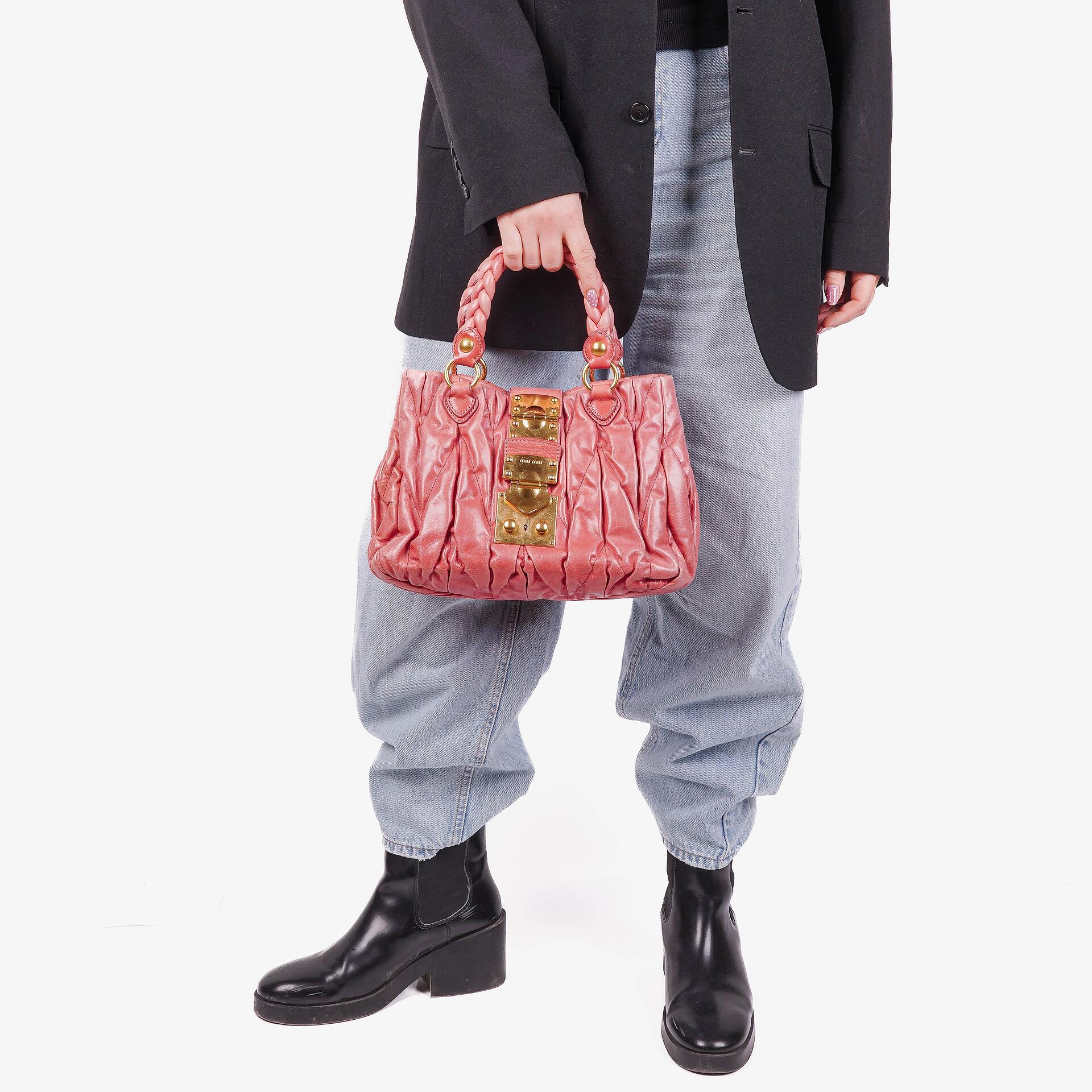 Miu Miu Matelassé Lux Tote Bag aus rosa Leder