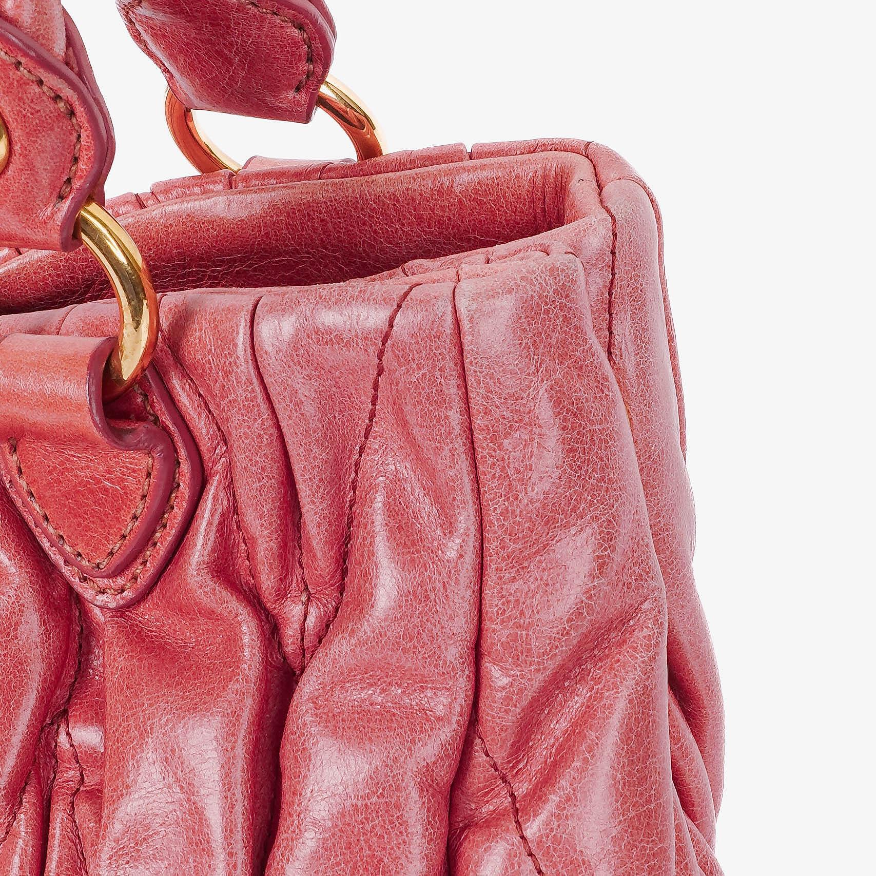 Miu Miu Matelassé Lux Tote Bag aus rosa Leder