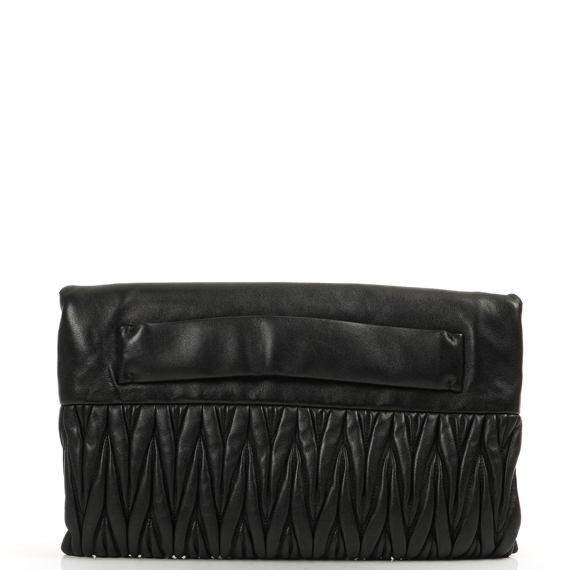 Miu Miu Matelasse Napa Nero Crossbody Clutch Bag Schwarz