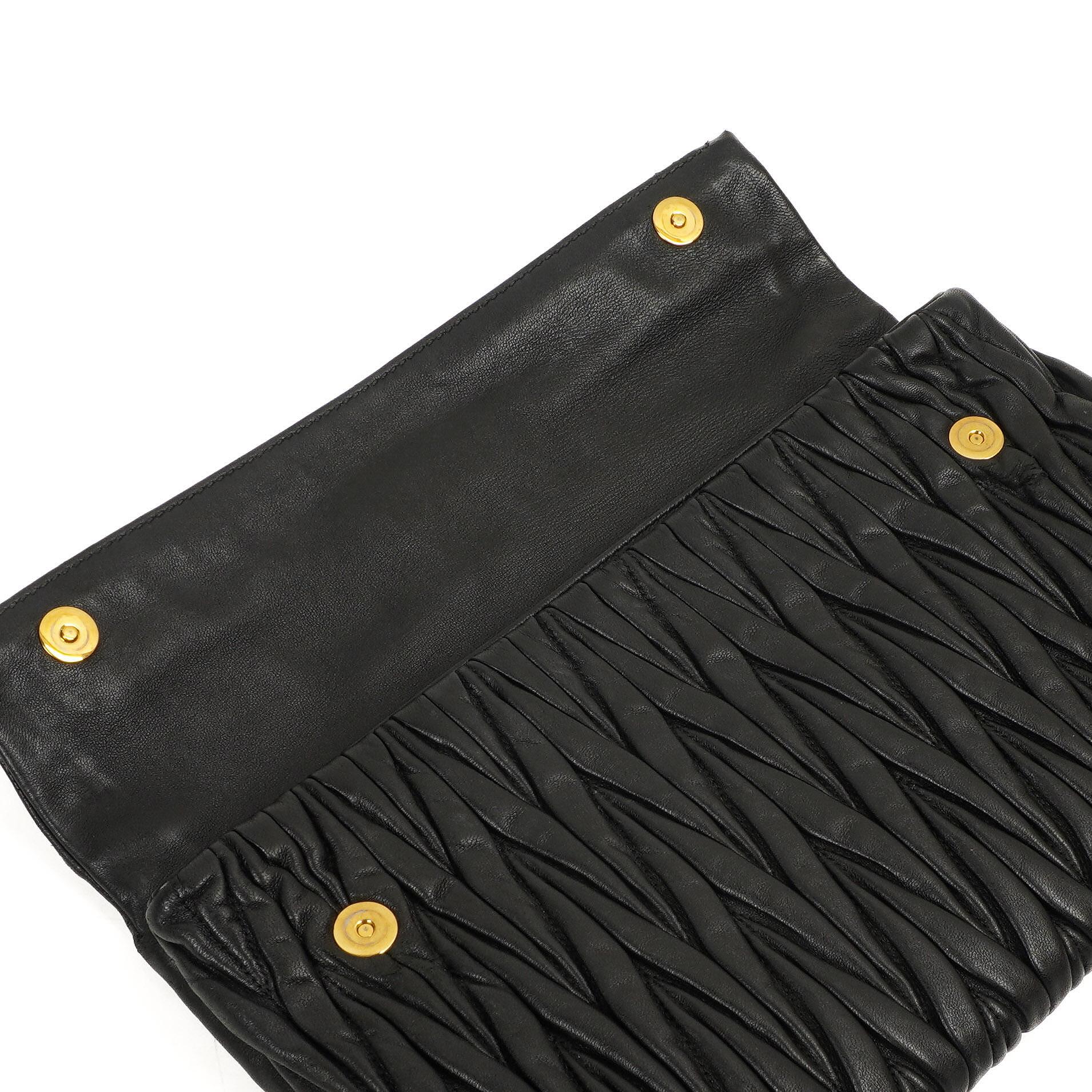 Miu Miu Matelasse Napa Nero Crossbody Clutch Bag Schwarz