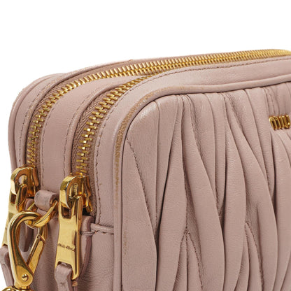 Miu Miu Matelasse Nappa Leder Crossbody Clutch Bag Mughetto