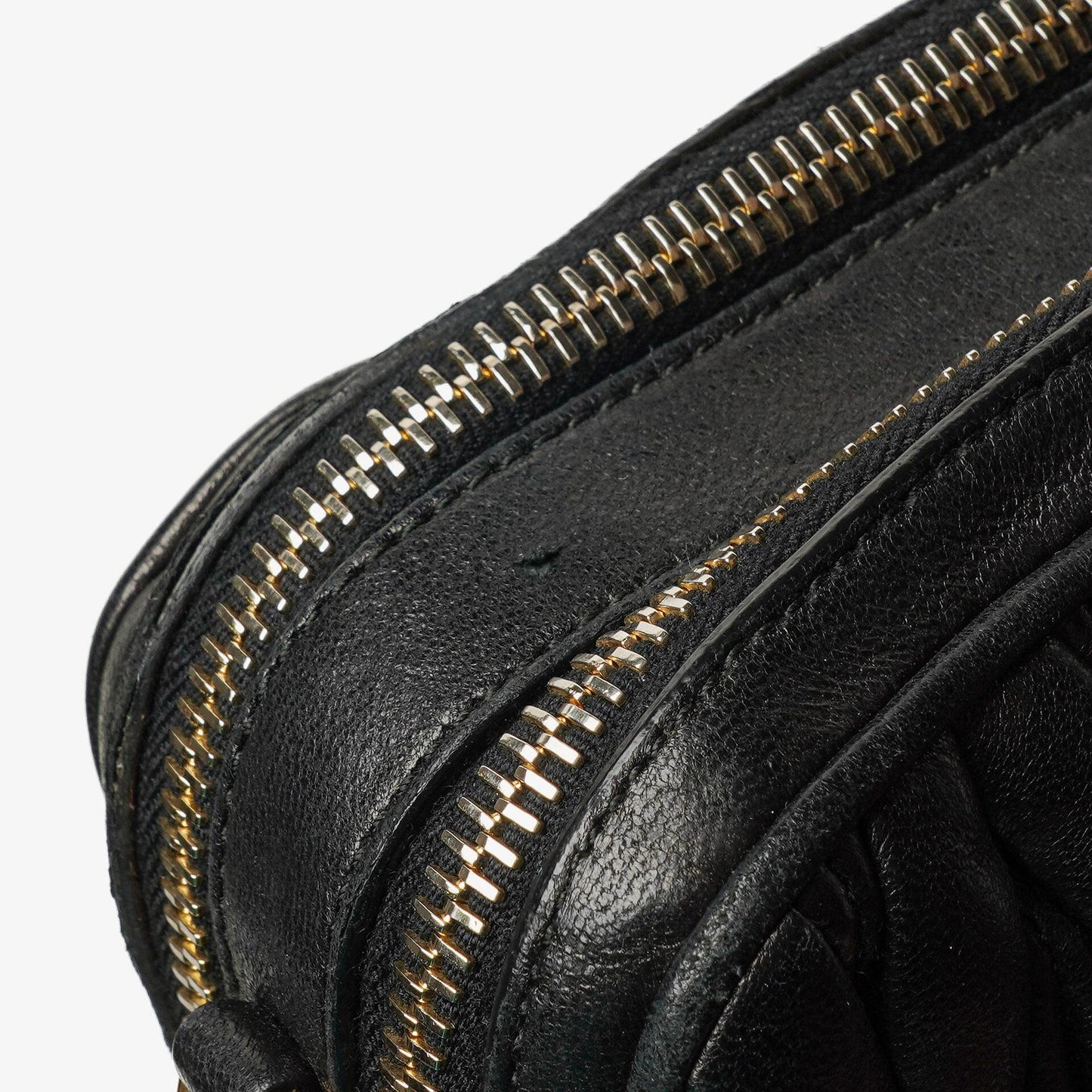 Miu Miu Crossbody-Clutch aus schwarzem Nero Napa Matelassé mit Doppelreißverschluss