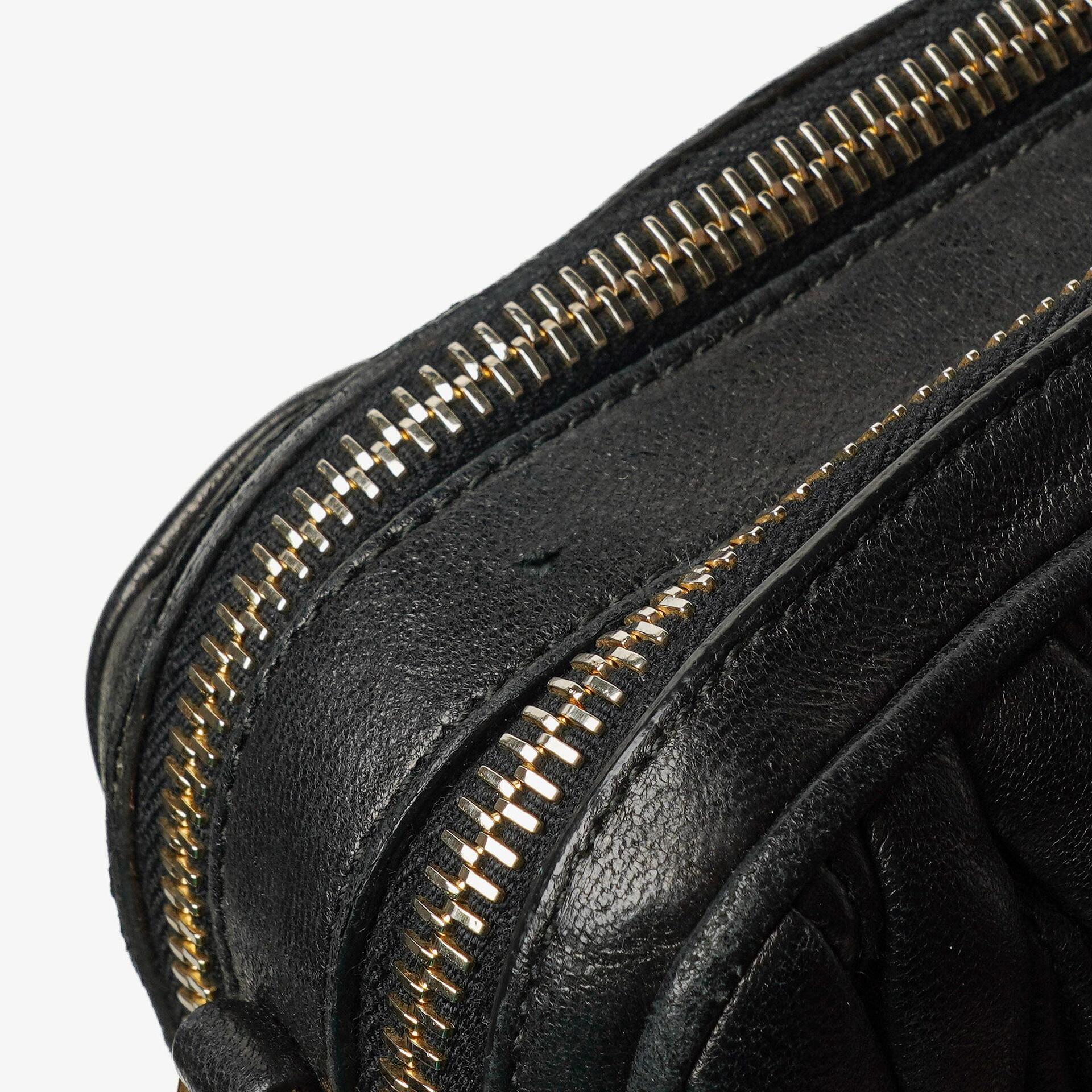 Miu Miu Crossbody-Clutch aus schwarzem Nero Napa Matelassé mit Doppelreißverschluss