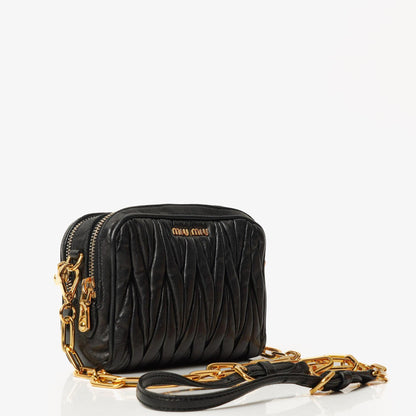 Miu Miu Crossbody-Clutch aus schwarzem Nero Napa Matelassé mit Doppelreißverschluss