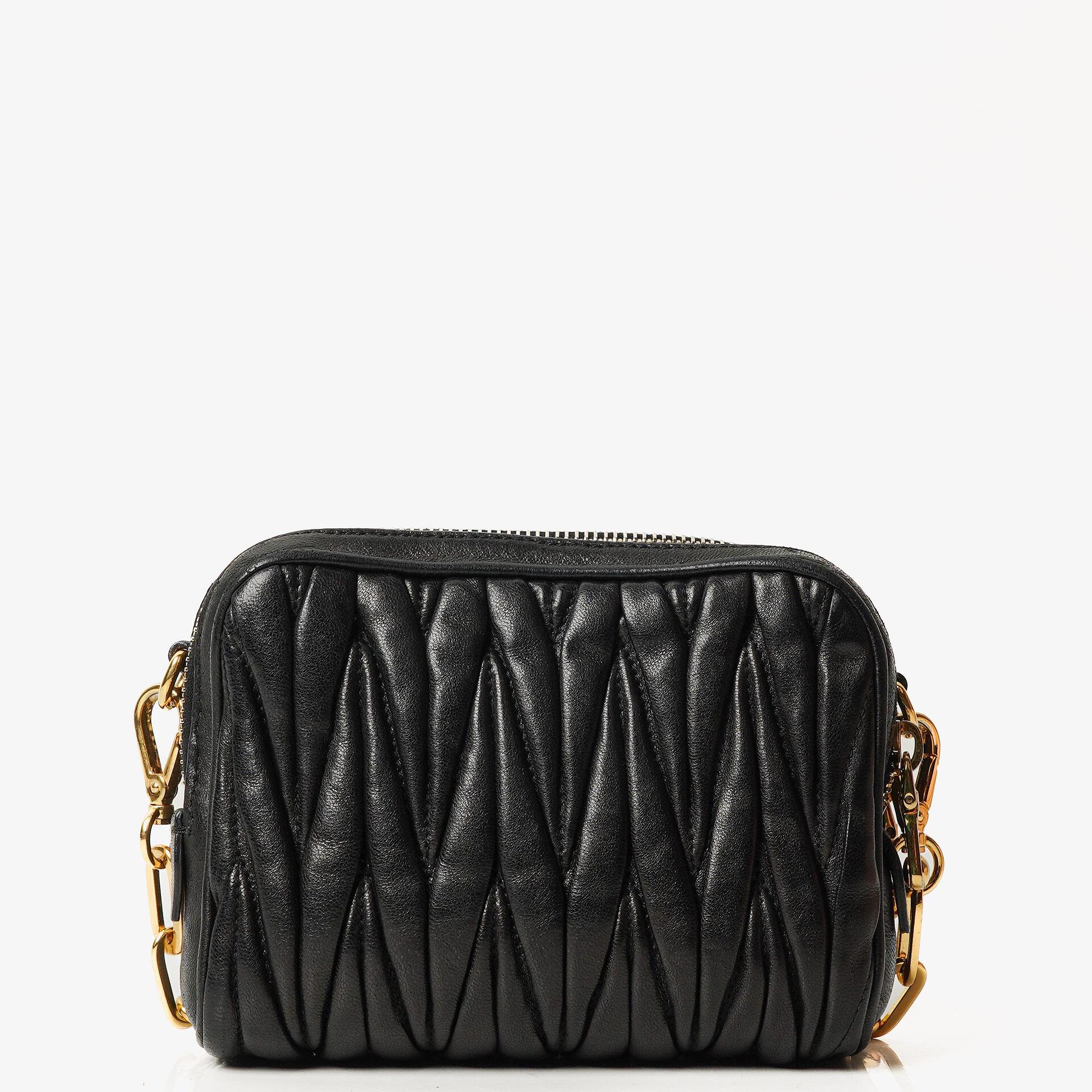 Miu Miu Crossbody-Clutch aus schwarzem Nero Napa Matelassé mit Doppelreißverschluss