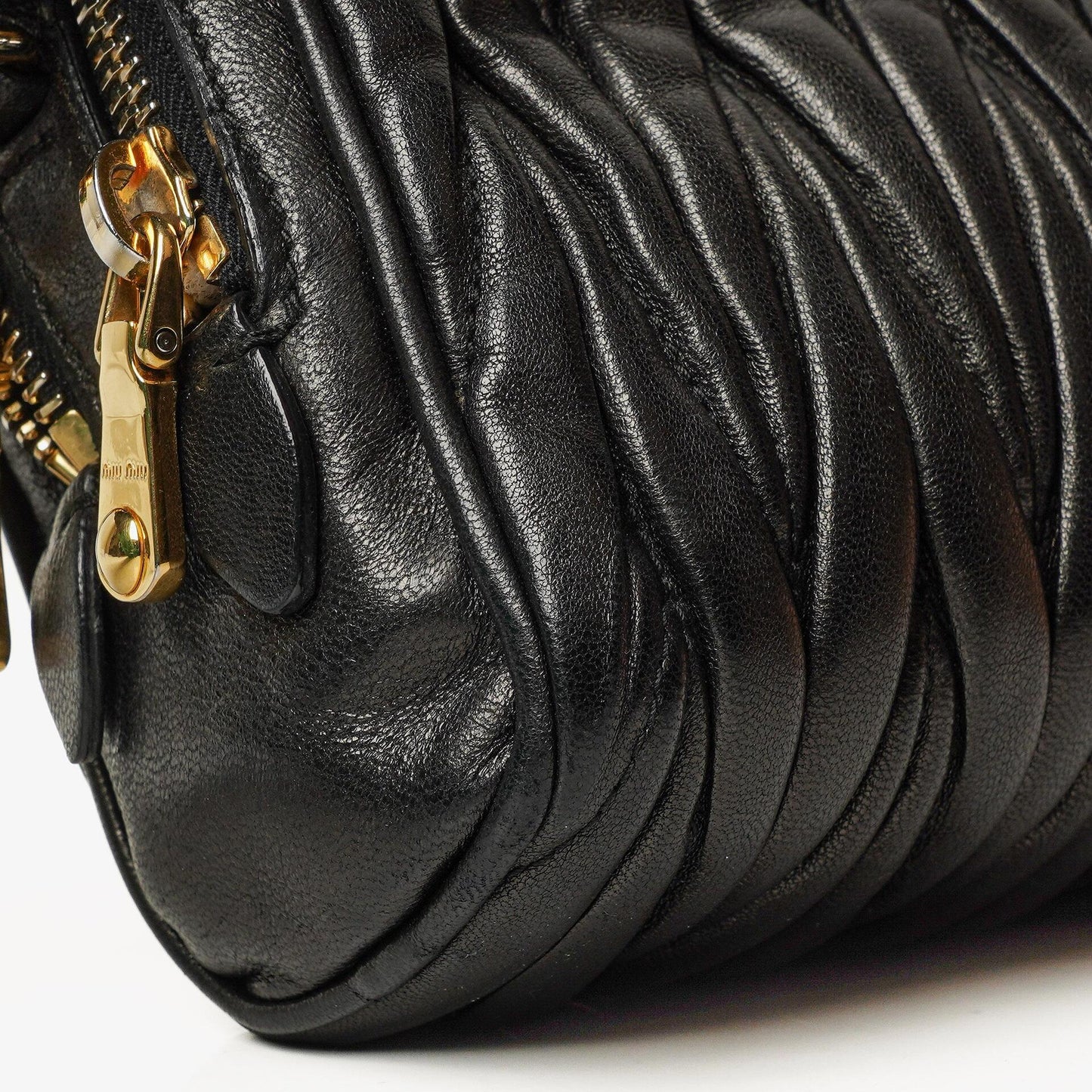 Miu Miu Crossbody-Clutch aus schwarzem Nero Napa Matelassé mit Doppelreißverschluss