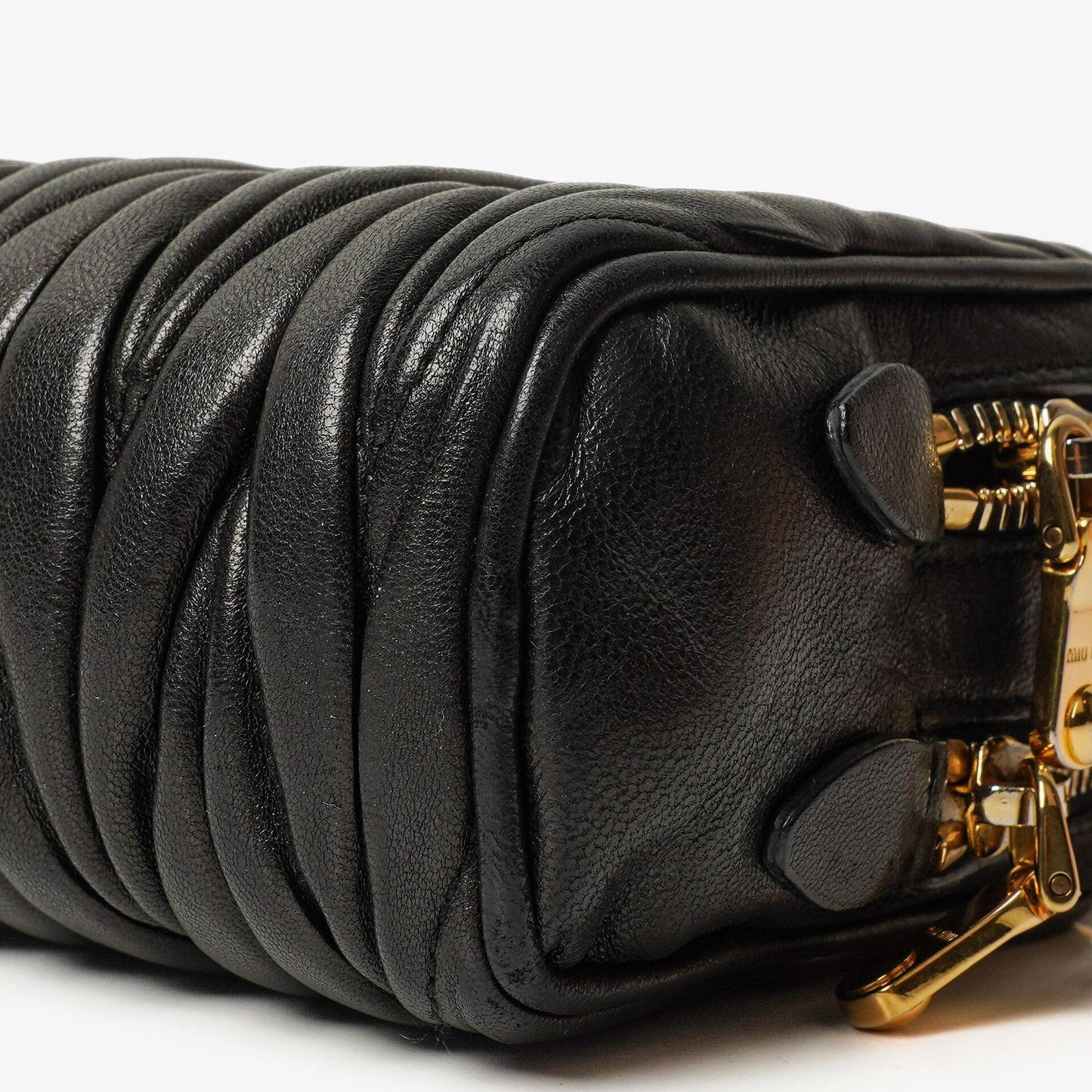 Miu Miu Crossbody-Clutch aus schwarzem Nero Napa Matelassé mit Doppelreißverschluss
