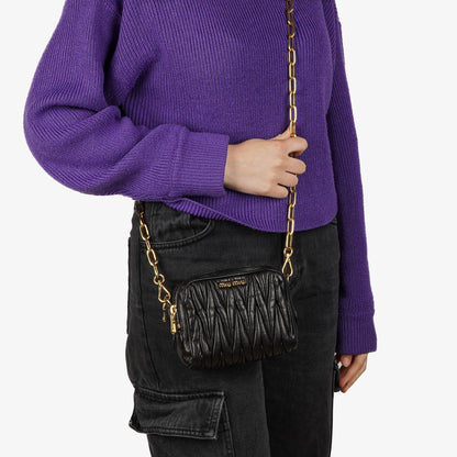Miu Miu Crossbody-Clutch aus schwarzem Nero Napa Matelassé mit Doppelreißverschluss