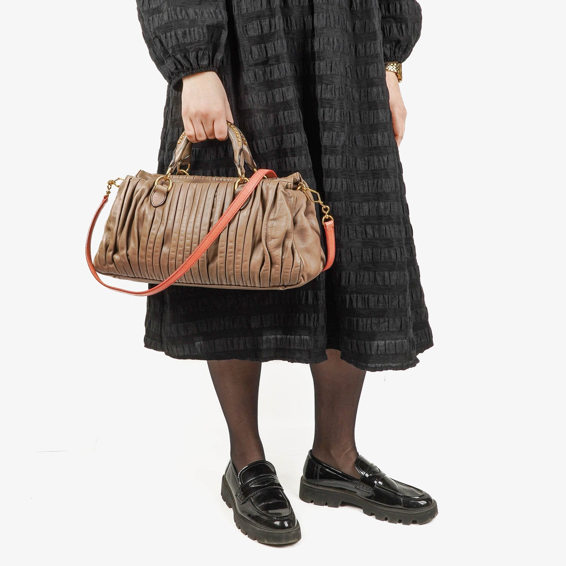 Miu Miu Plissee Matelassé Tasche mit Nieten