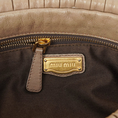 Miu Miu Plissee Matelassé Tasche mit Nieten