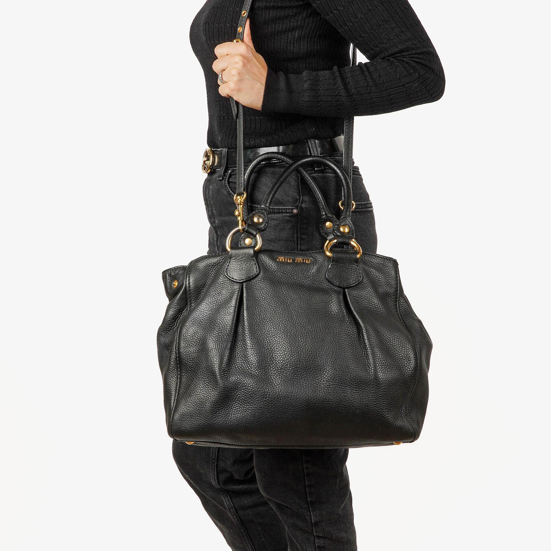 Miu Miu Vitello Caribu Tragetasche aus schwarzem Leder