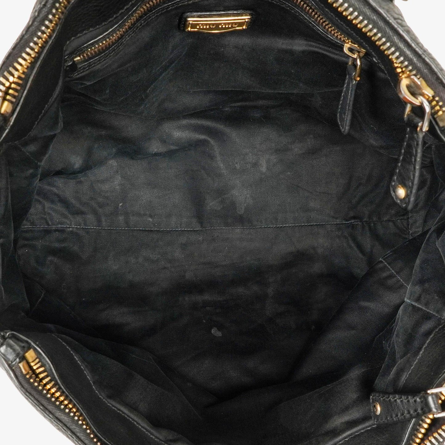 Miu Miu Vitello Caribu Tragetasche aus schwarzem Leder