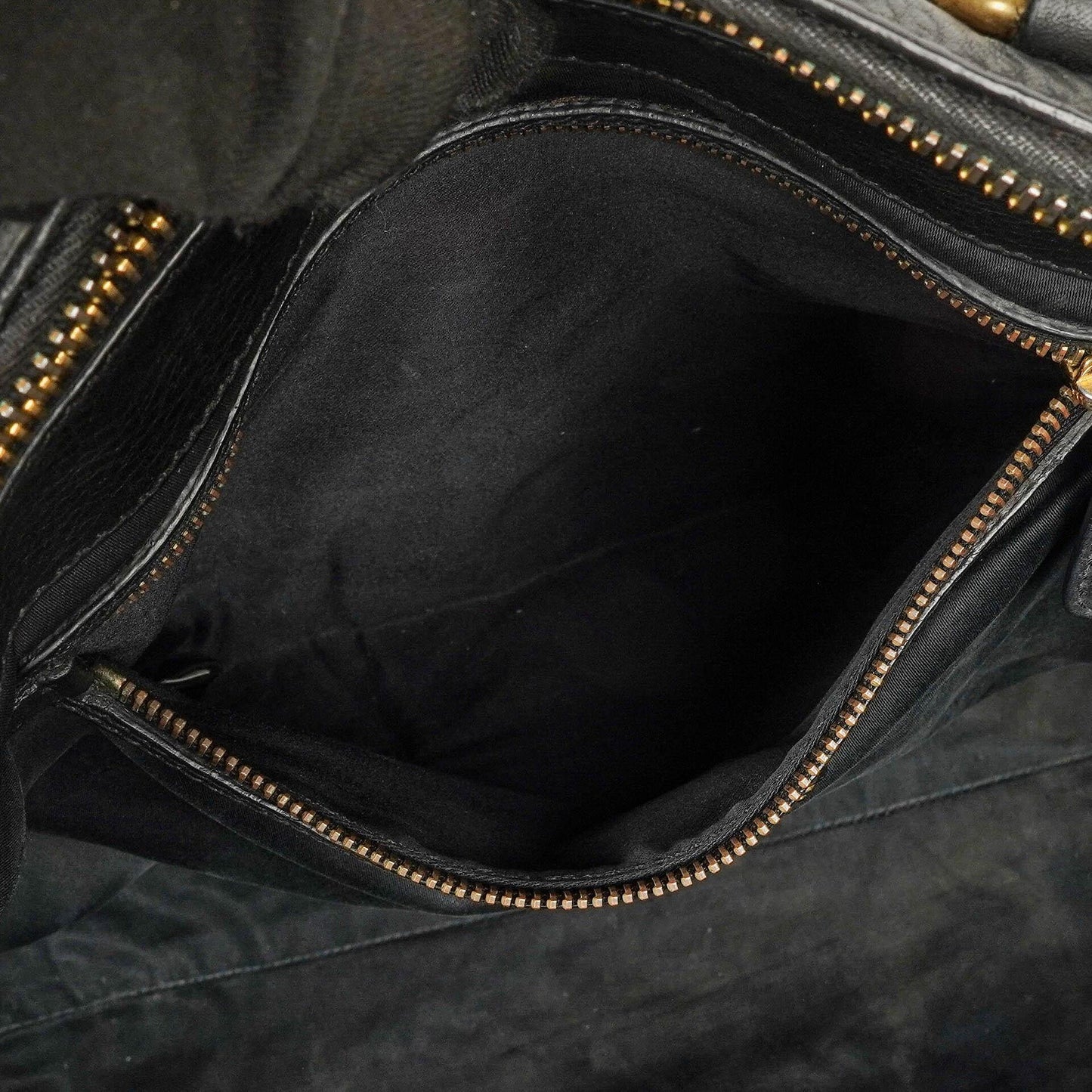 Miu Miu Vitello Caribu Tragetasche aus schwarzem Leder