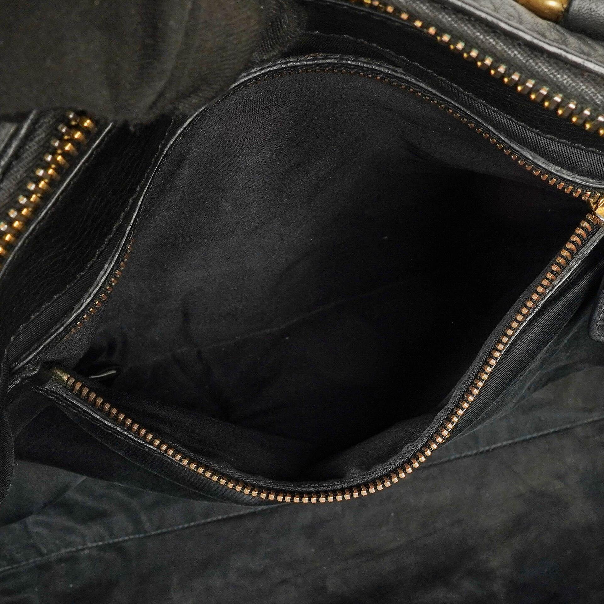 Miu Miu Vitello Caribu Tragetasche aus schwarzem Leder