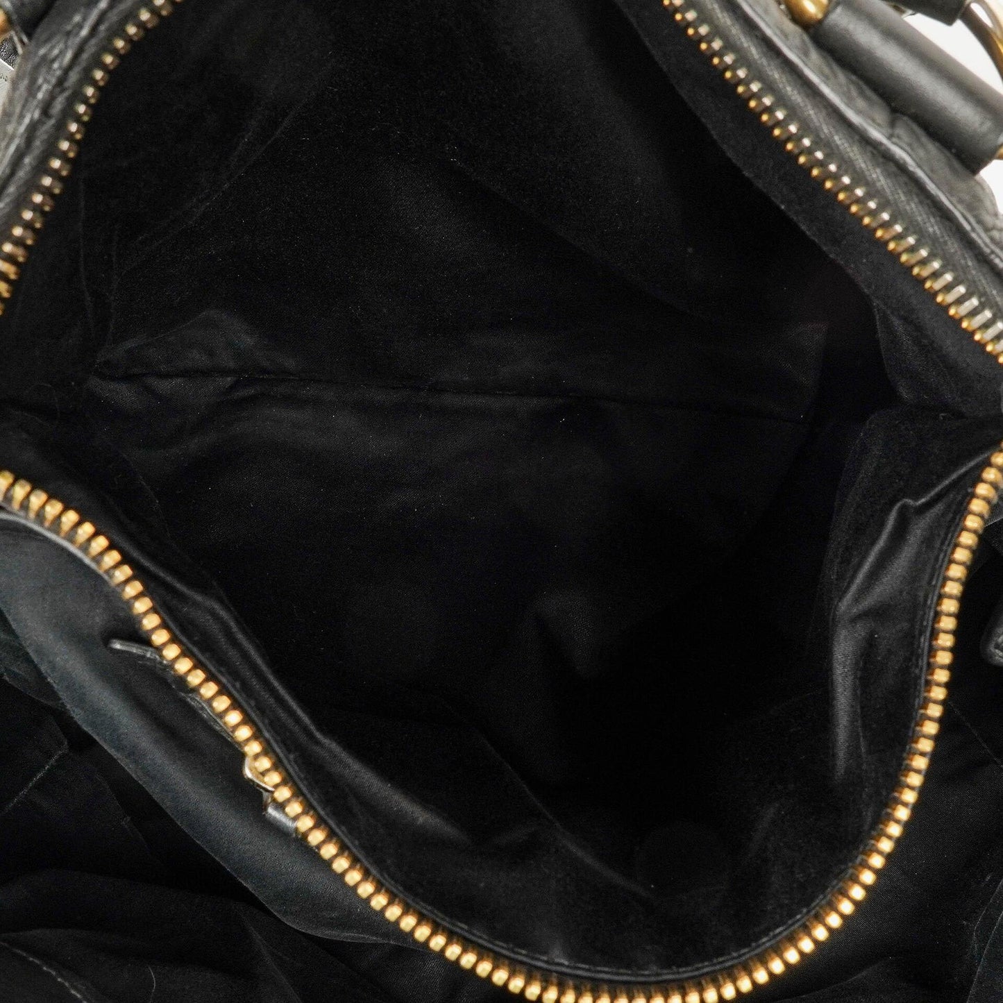 Miu Miu Vitello Caribu Tragetasche aus schwarzem Leder