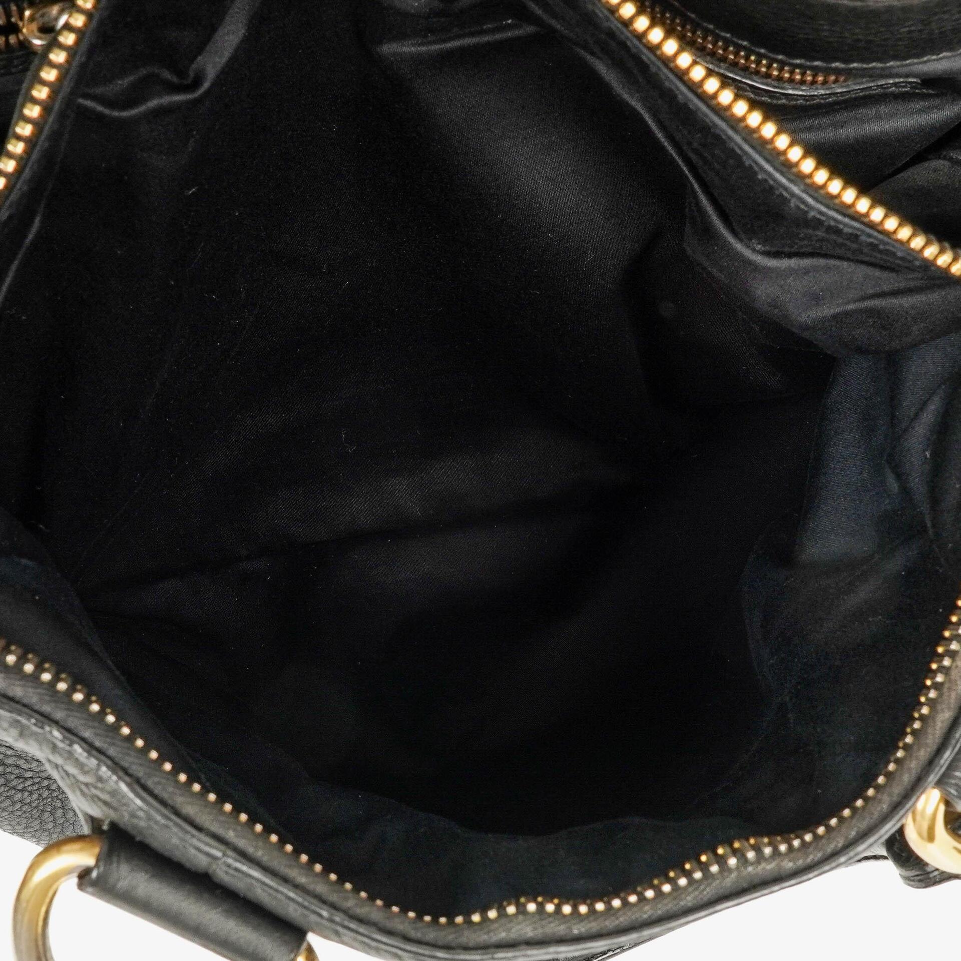 Miu Miu Vitello Caribu Tragetasche aus schwarzem Leder