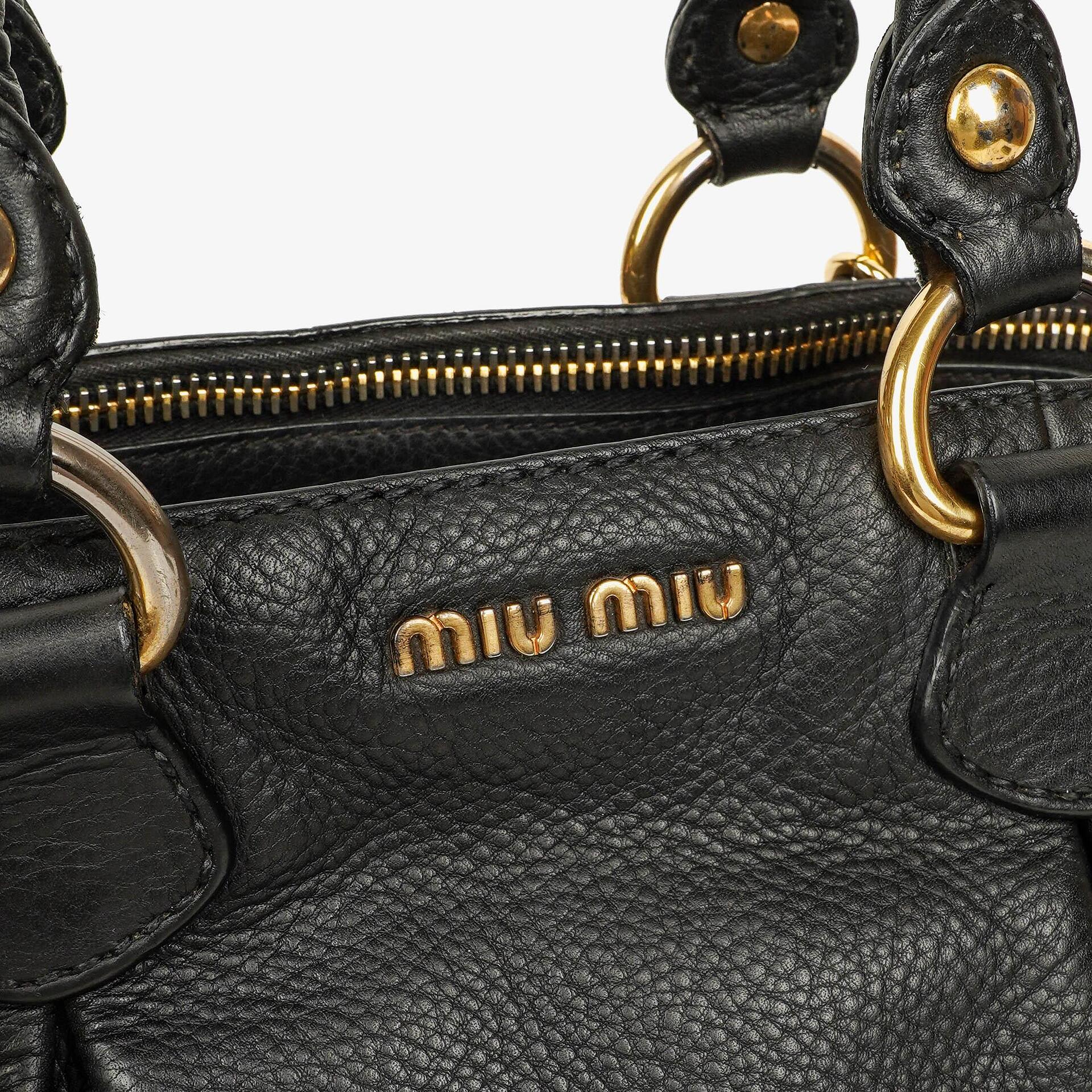 Miu Miu Vitello Caribu Tragetasche aus schwarzem Leder
