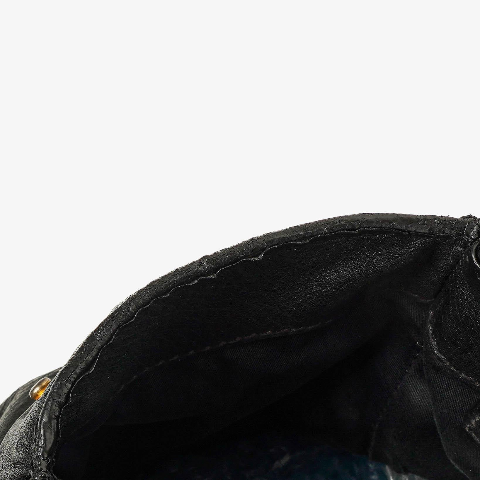 Miu Miu Vitello Caribu Tragetasche aus schwarzem Leder