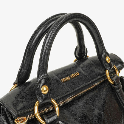 Miu Miu kleine Bow Satchel Tasche aus schwarzem Vitello Leder