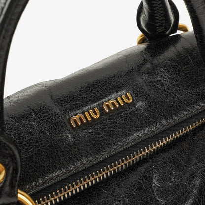 Miu Miu kleine Bow Satchel Tasche aus schwarzem Vitello Leder