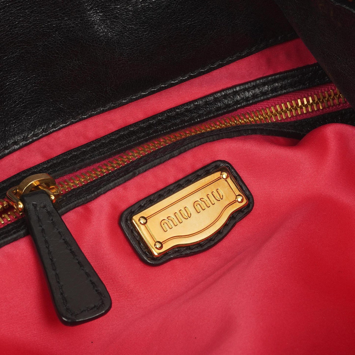 Miu Miu Vitello Lux Schwarze Satchel Tasche