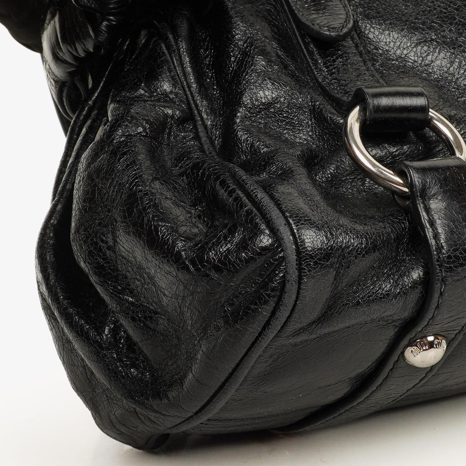 Miu Miu Vitello Lux kleine Bow Satchel-Tasche in Schwarz