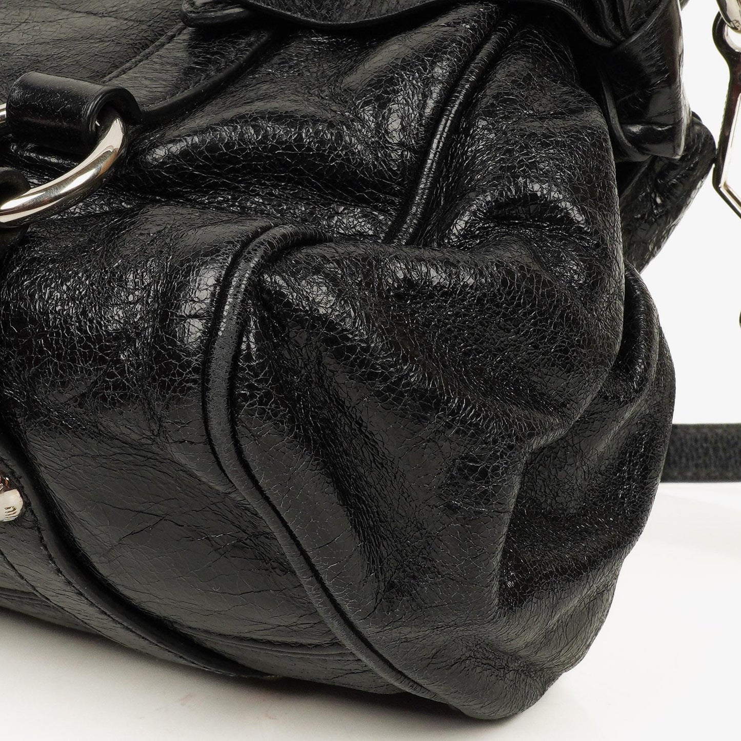 Miu Miu Vitello Lux kleine Bow Satchel-Tasche in Schwarz