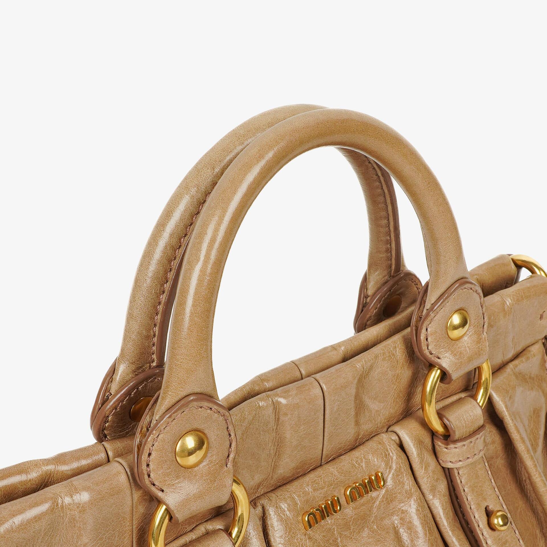 Miu Miu Vitello Lux Satchel Tasche in Cammeo
