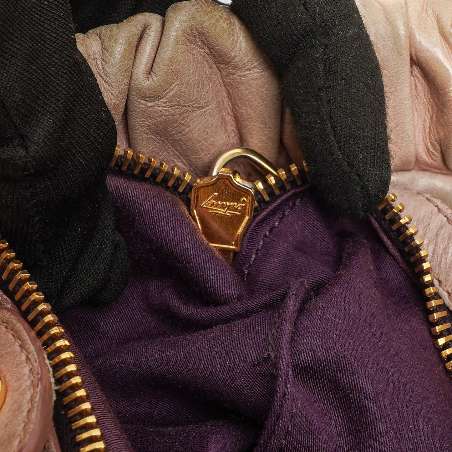 Miu Miu Vitello Lux Mughetto Umhängetasche