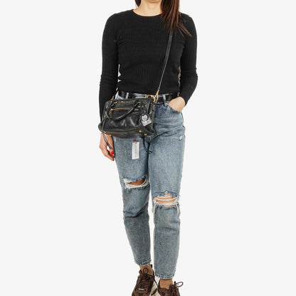 Miu Miu Vitello Lux Kleine Satchel Tasche aus schwarzem Leder