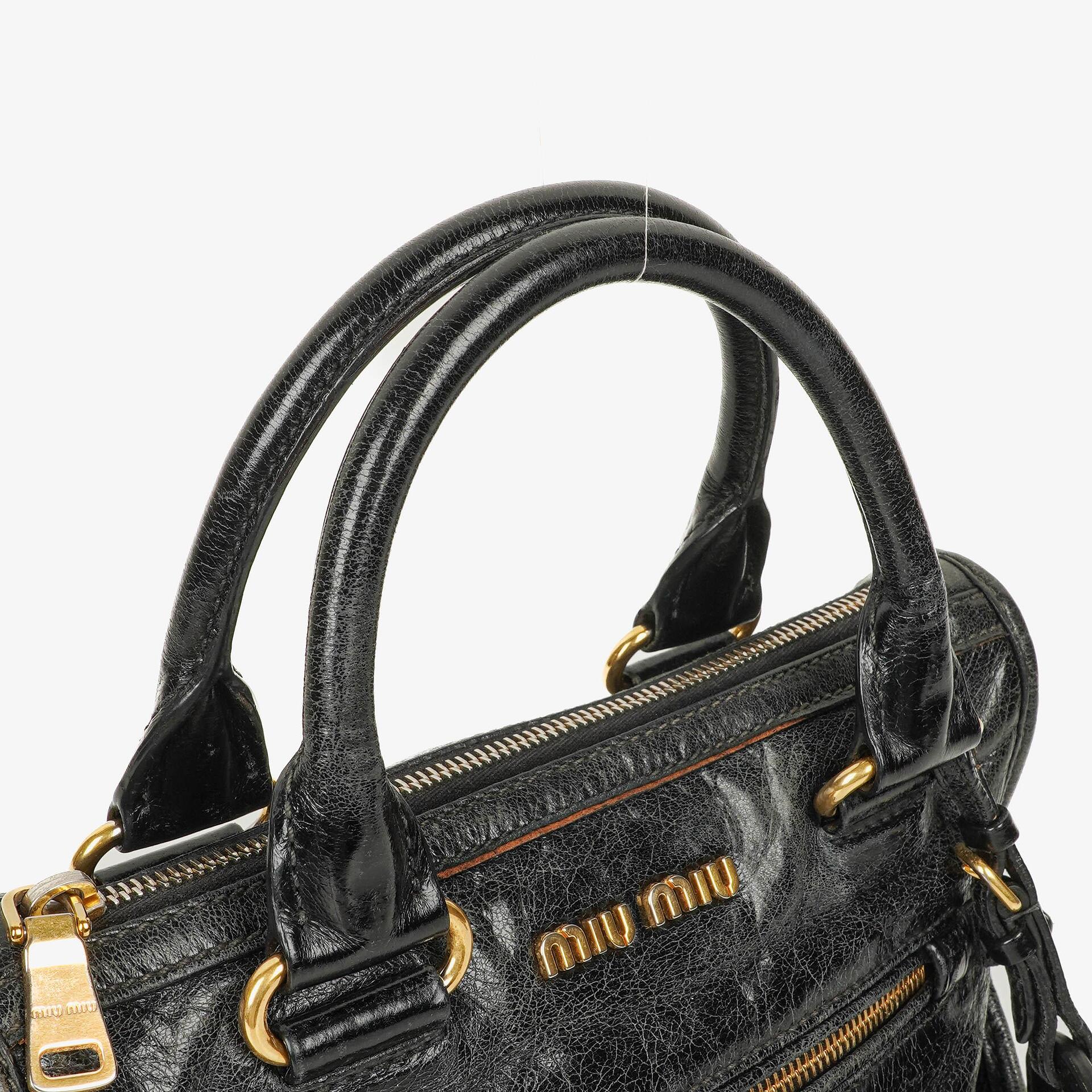 Miu Miu Vitello Lux Kleine Satchel Tasche aus schwarzem Leder
