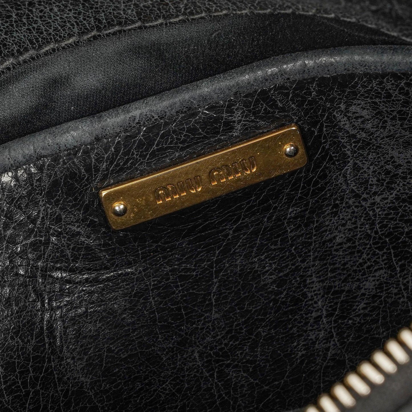 Miu Miu Vitello Lux Kleine Satchel Tasche aus schwarzem Leder