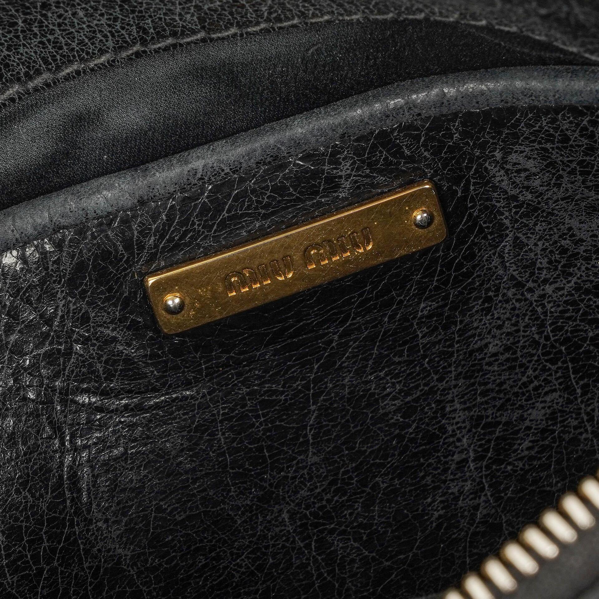 Miu Miu Vitello Lux Kleine Satchel Tasche aus schwarzem Leder