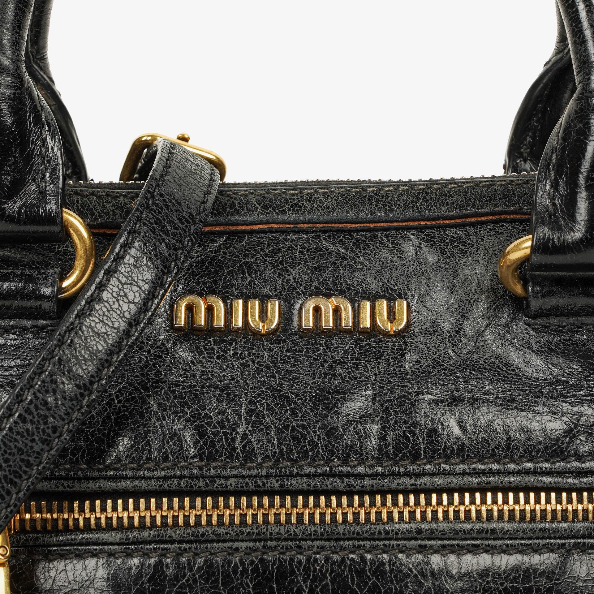 Miu Miu Vitello Lux Kleine Satchel Tasche aus schwarzem Leder