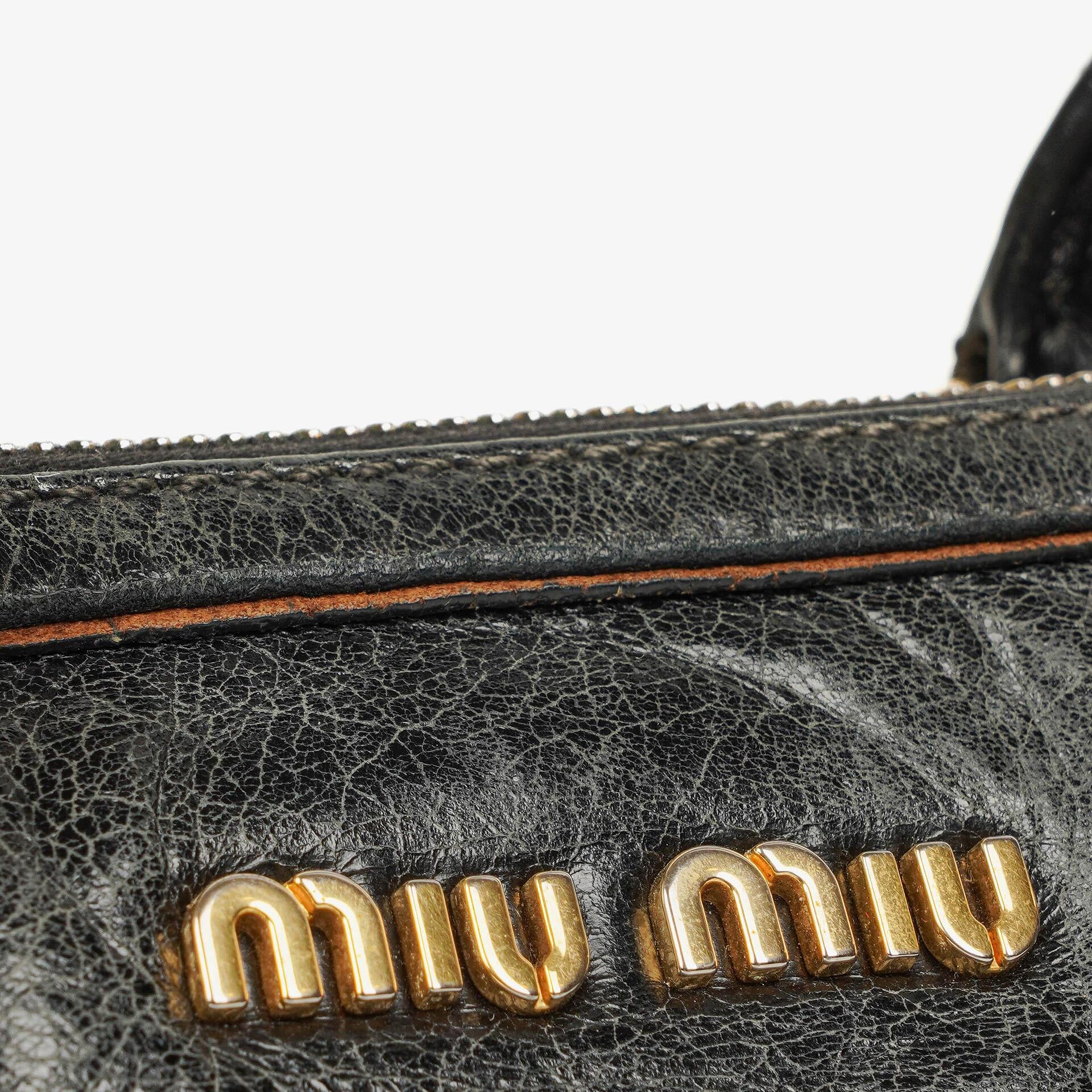 Miu Miu Vitello Lux Kleine Satchel Tasche aus schwarzem Leder