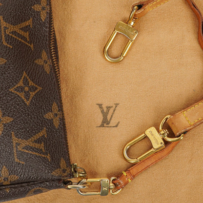 Louis Vuitton Pochette Accessoires Clutch aus Monogram Canvas