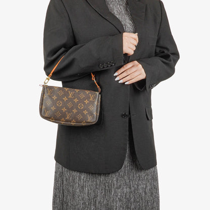Louis Vuitton Pochette Accessoires Monogram Canvas Clutch