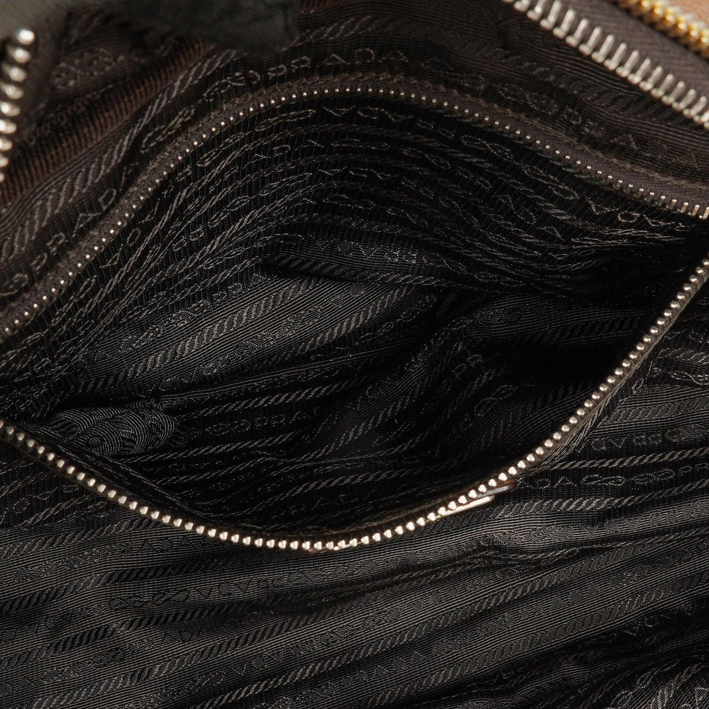 Prada Satchel-Tasche aus Ardesia/Fumo Ombre Glace Leder mit Reißverschlüssen