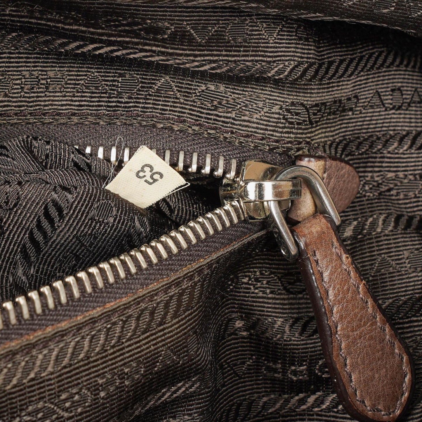 Prada Satchel-Tasche aus Ardesia/Fumo Ombre Glace Leder mit Reißverschlüssen