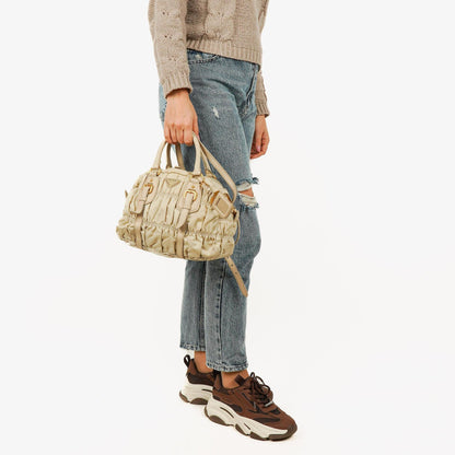 Prada Gaufre Satchel-Tasche aus beigem Nylon mit Reißverschluss