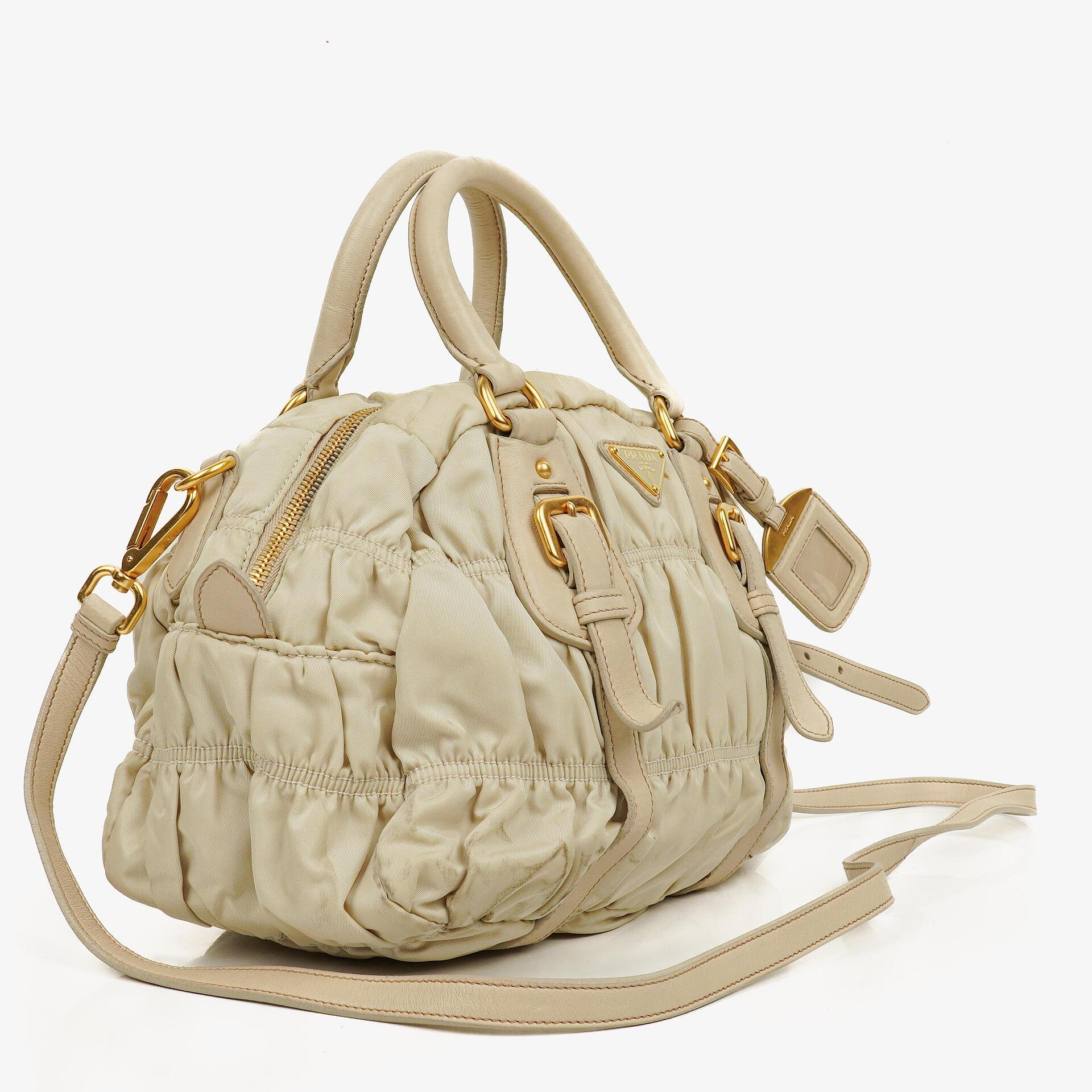 Prada Gaufre Satchel-Tasche aus beigem Nylon mit Reißverschluss