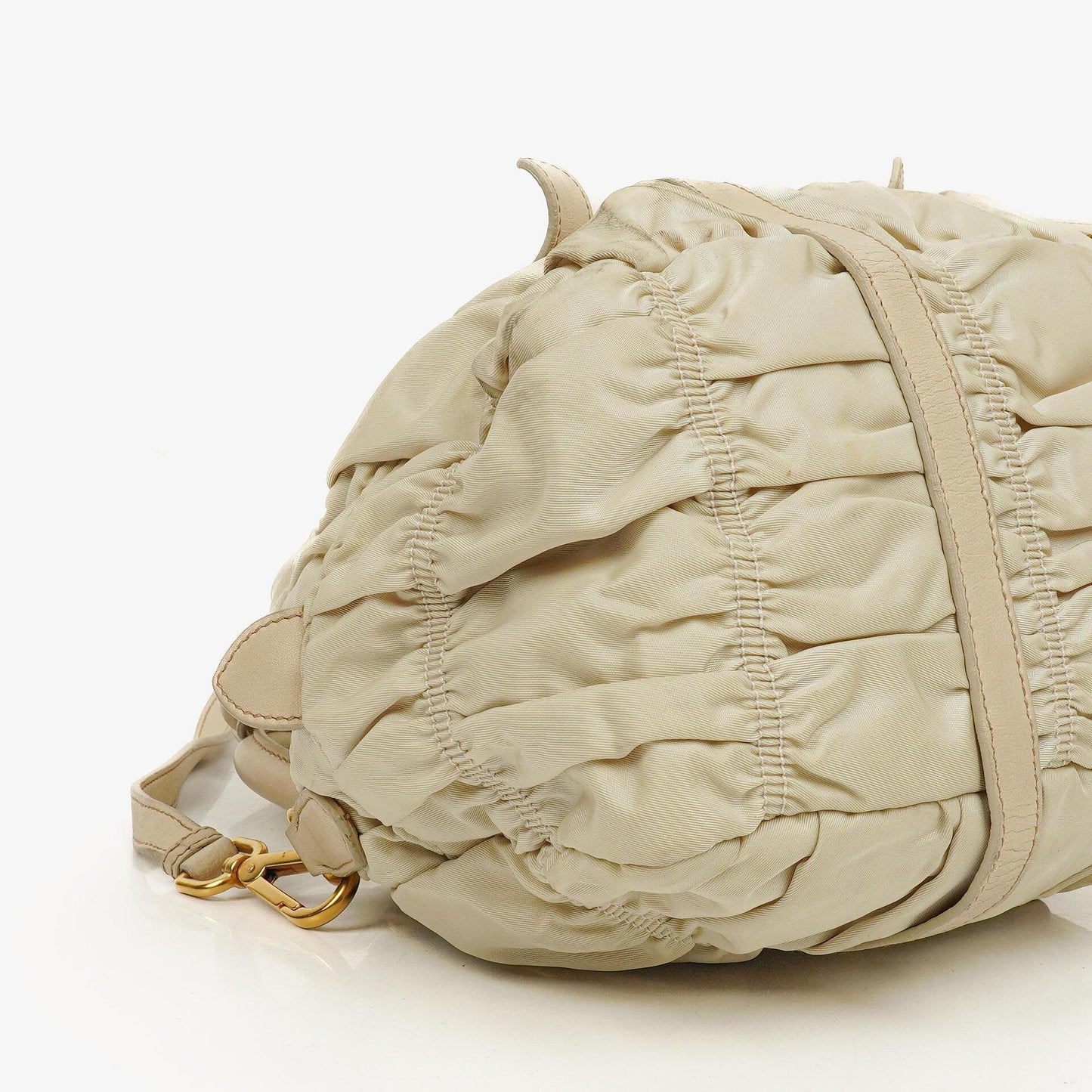 Prada Gaufre Satchel-Tasche aus beigem Nylon mit Reißverschluss