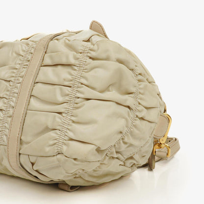 Prada Gaufre Satchel-Tasche aus beigem Nylon mit Reißverschluss