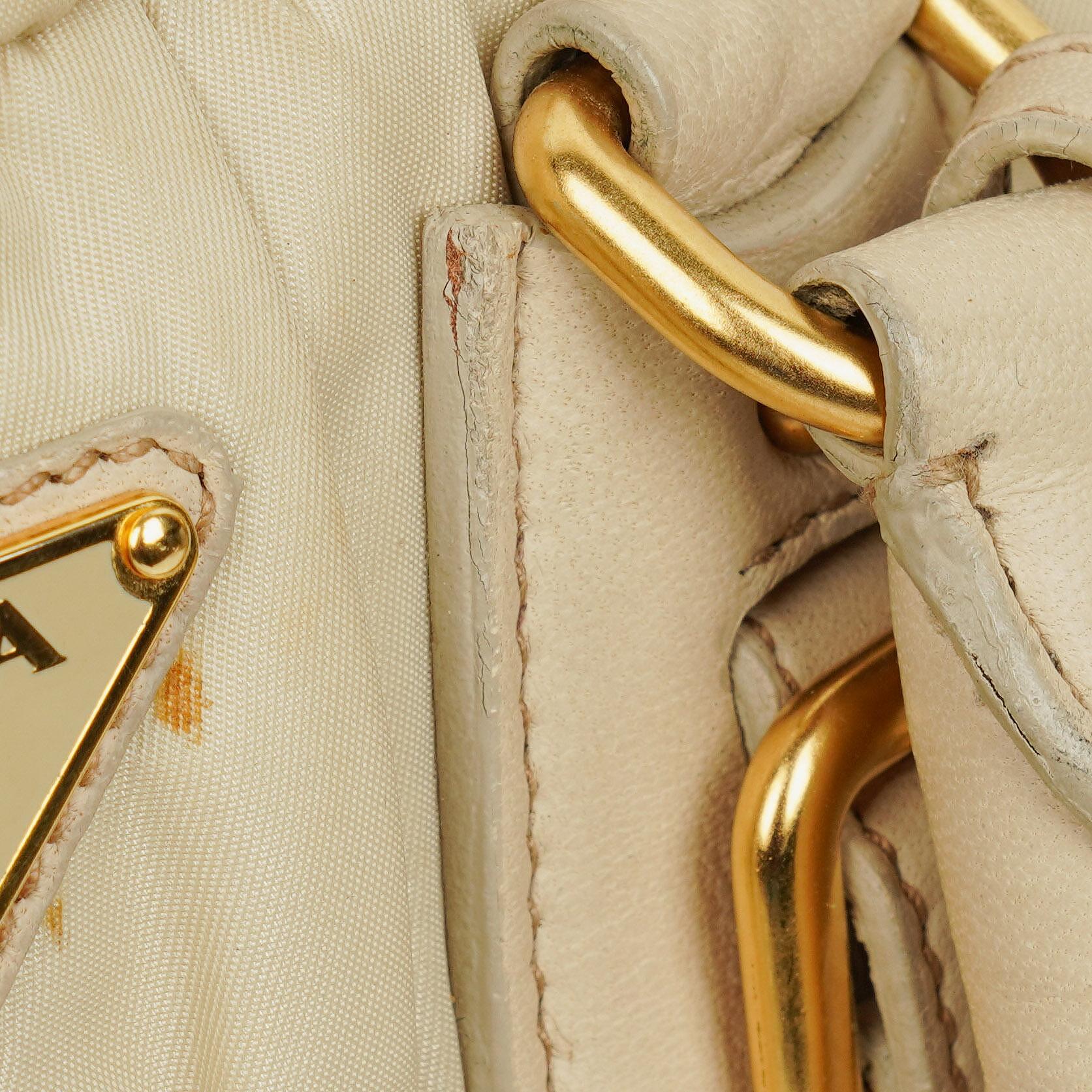 Prada Gaufre Satchel-Tasche aus beigem Nylon mit Reißverschluss
